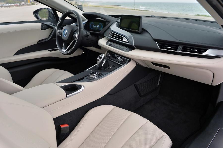  BMW i8 2014 года  (фото 150 из 180)
